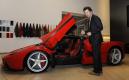 image Keanu-Reeves-bezoekt-Ferrari-2015-008.jpg