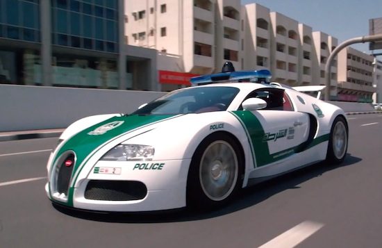 Video: politie Dubai showt supercar-collectie