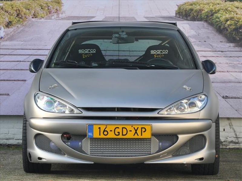 Afbeelding Peugeot 206 met 300 pk Honda Accord Type R motor