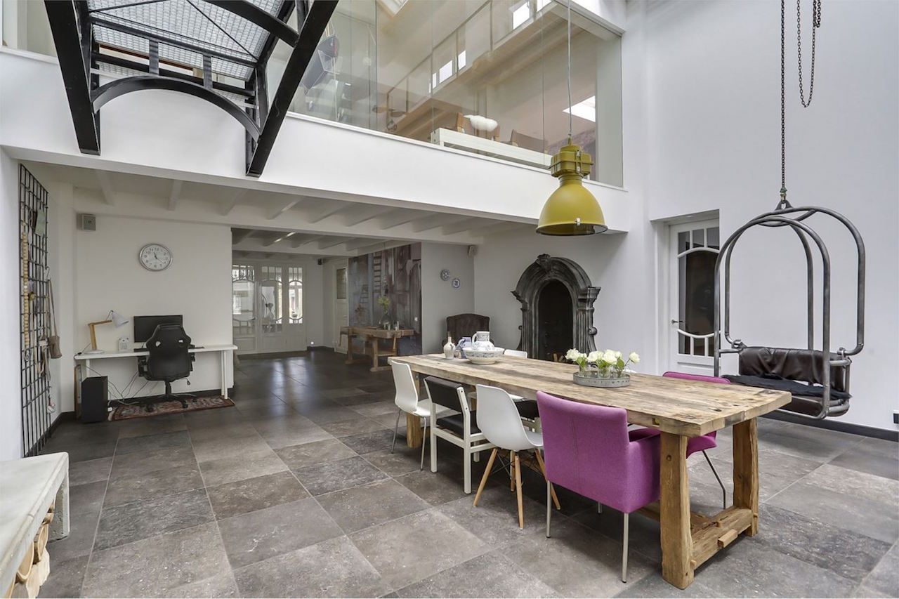 Afbeelding De garage bij dit herenhuis in Veenendaal vereist wat werk