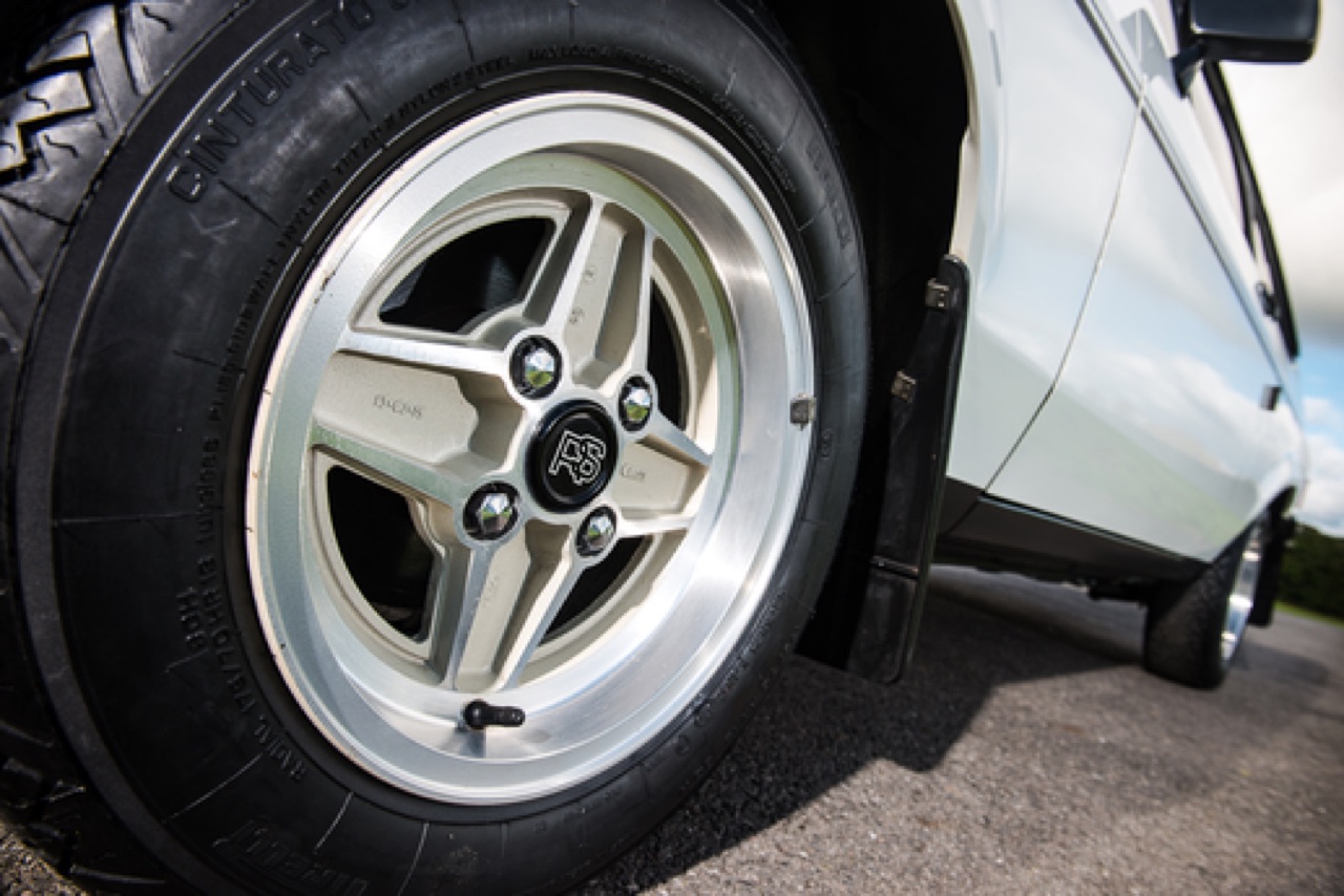 Afbeelding Dit gezapige muurbloempje ontpopt zich tot dure escort