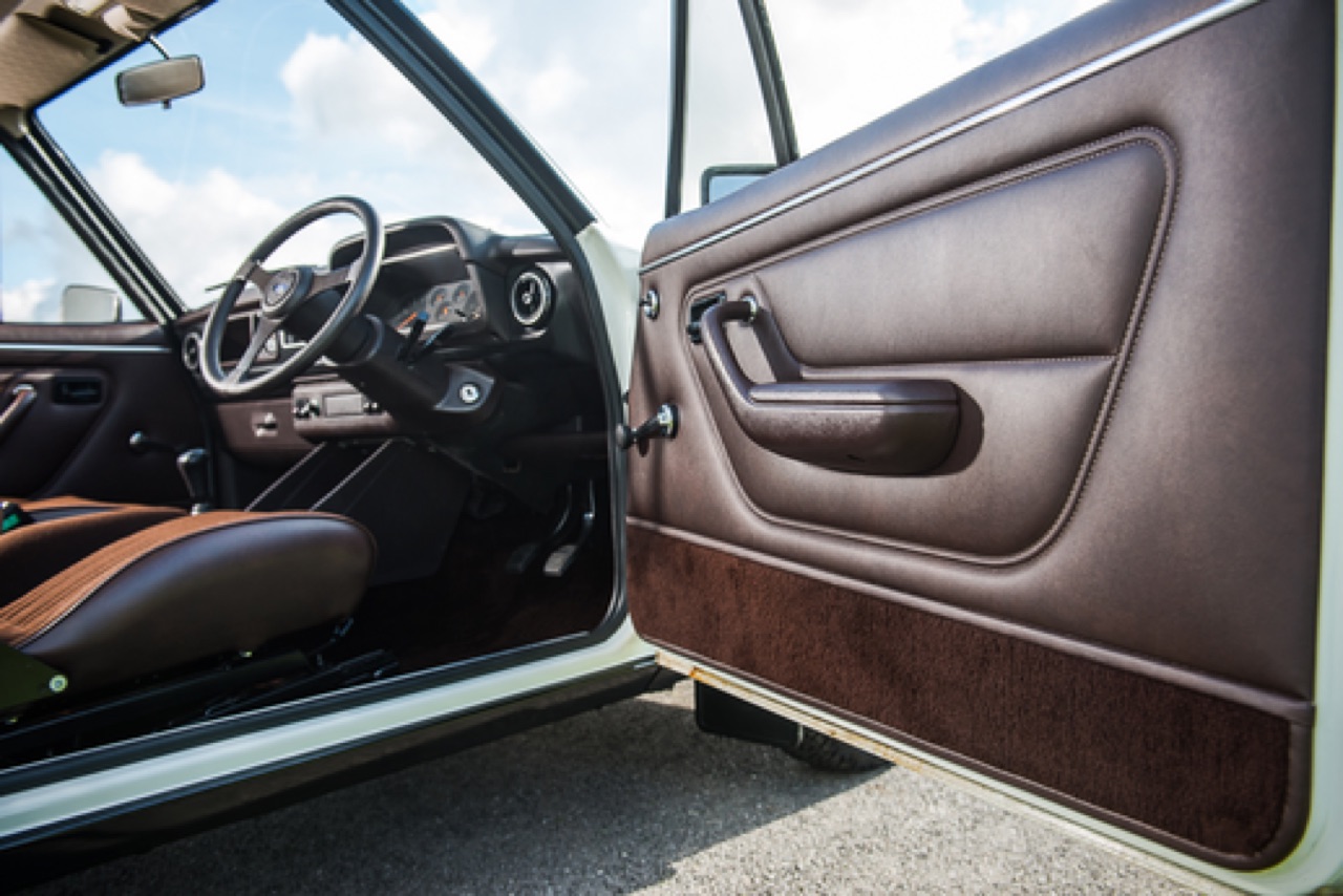 Afbeelding Dit gezapige muurbloempje ontpopt zich tot dure escort