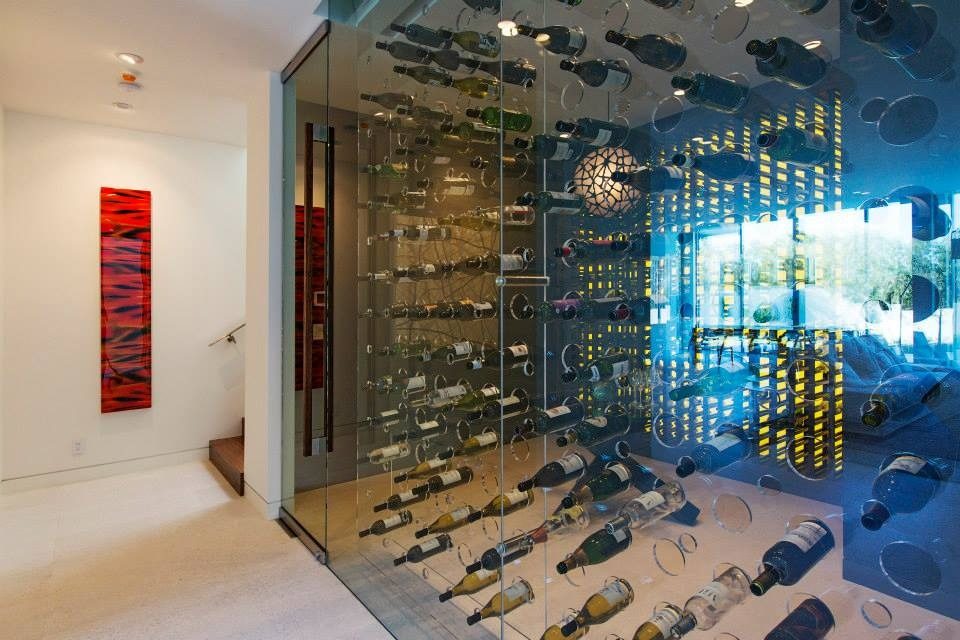 Afbeelding Een duur huis huldig je natuurlijk in met Lamborghini’s