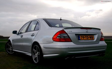 Mercedes-Benz E63 AMG Wallpaper Mercedes-Benz E63 AMG Wallpaper