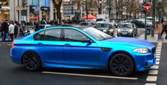 BMW M5 matblauw @ Düsseldorf