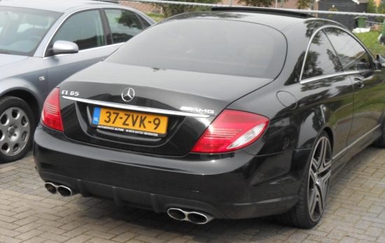 Dikke AMG jonge