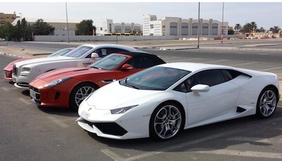 Zomaar een parkeerplaats in Dubai