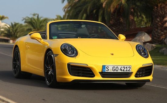 Gele 911 cabrio