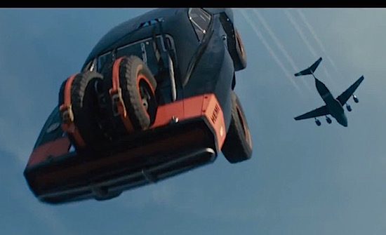 Hier, een complete scène uit Furious 7