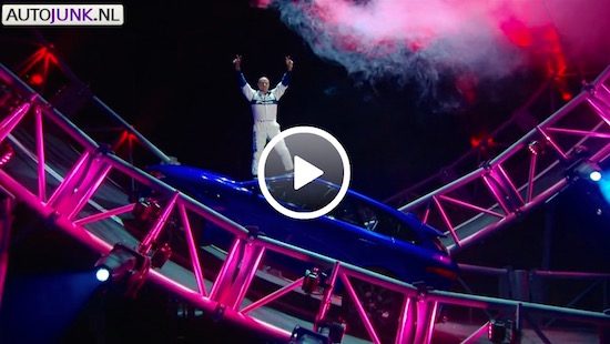 Stunts! Jaguar F-Pace maakt grootste looping ter wereld