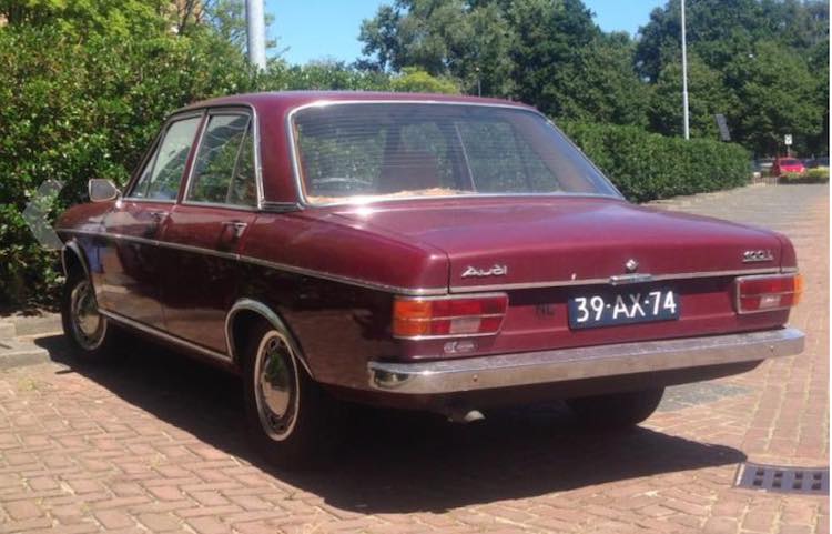 Audi-100-rood