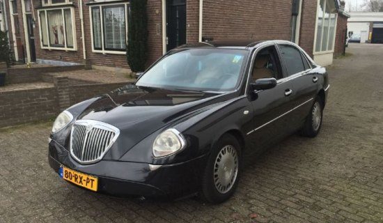 Deze Lancia Thesis heeft 350.000 km op de teller