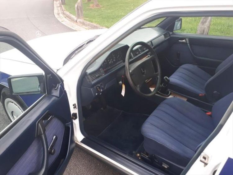 Mercedes S124 250TD met 2,1 miljoen kilometer op de klok Mercedes S124 250TD met 2,1 miljoen kilometer op de klok