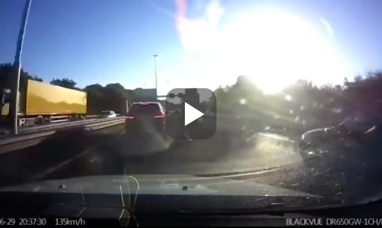 Achtervolging op de A15 eindigt in harde crash