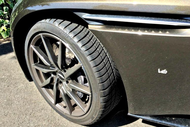 Aston Martin DB11
