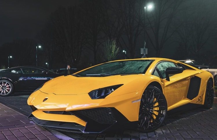 Gespot: Aventador SV met joekels van velgen