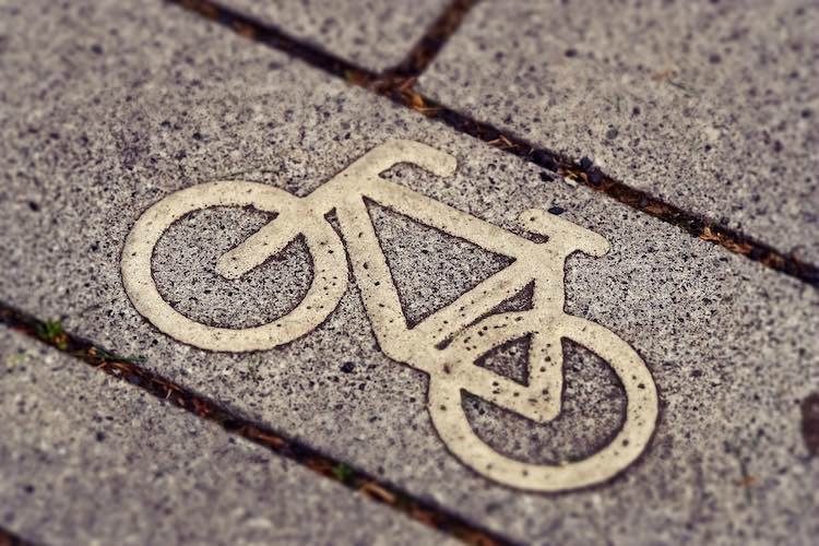 5 dingen die je moet weten over het app-verbod op de fiets