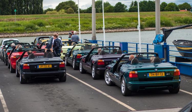 Gespot: BMW Z1 Club samen op het pontje
