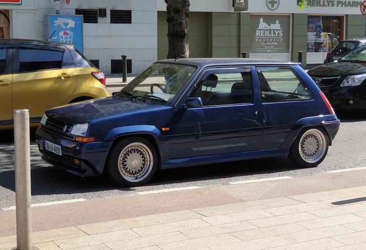 Gespot: verlaagde Renault 5 Turbo is om op te smullen