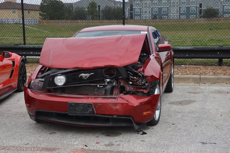 Tieners slopen 20 sportauto's, bijna een miljoen schade